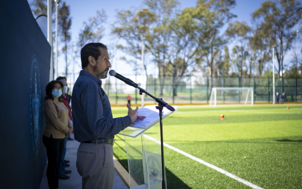 Inaugura Rector Alfonso Esparza cancha de fútbol 7 del Complejo Deportivo Universitario y de Alto Rendimiento de la BUAP