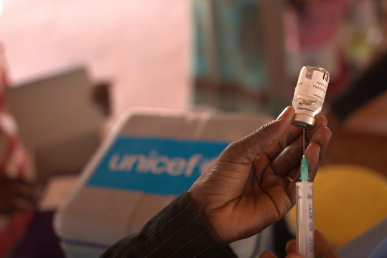 Preparación para la futura vacuna de COVID-19: UNICEF tendrá almacenadas más de 500 millones de jeringas para finales de año