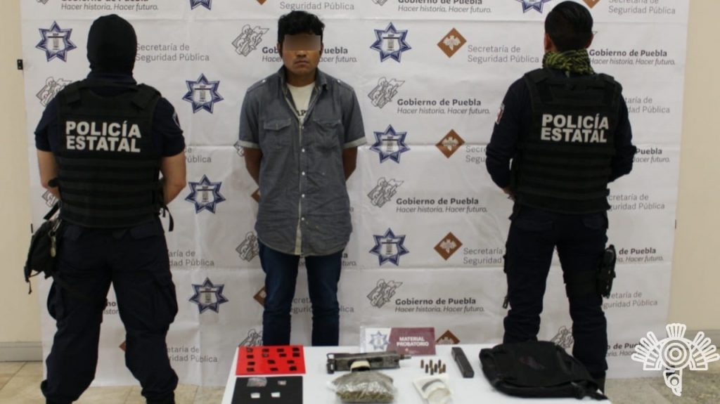 Presuntos narcomenudistas detenidos por la Policía Estatal en Atlixco