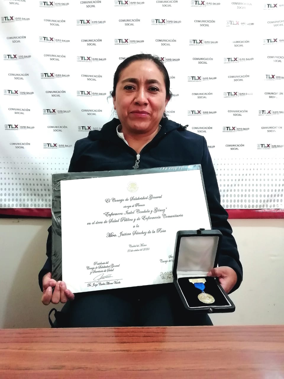 Enfermera de Sesa recibe medalla al mérito “enfermera Isabel Cendala y Gómez”