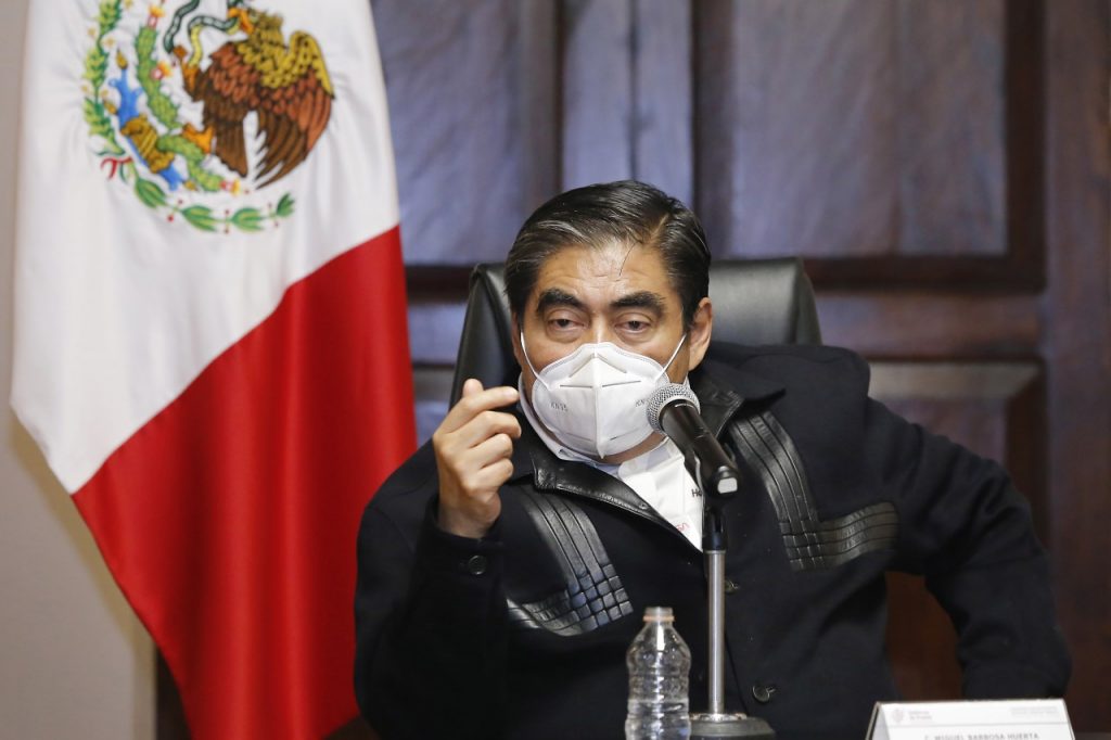 Gobierno estatal irá contra delincuentes escudados en las organizaciones de ambulantes, alertó Miguel Barbosa