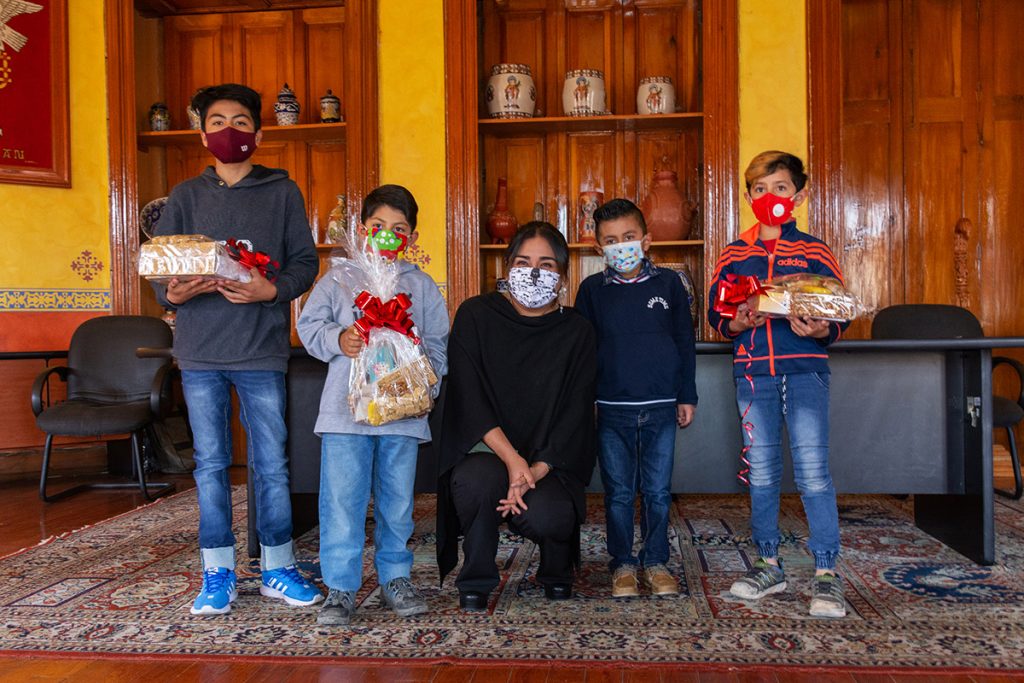 Premia Secture a ganadores de concurso de día de muertos