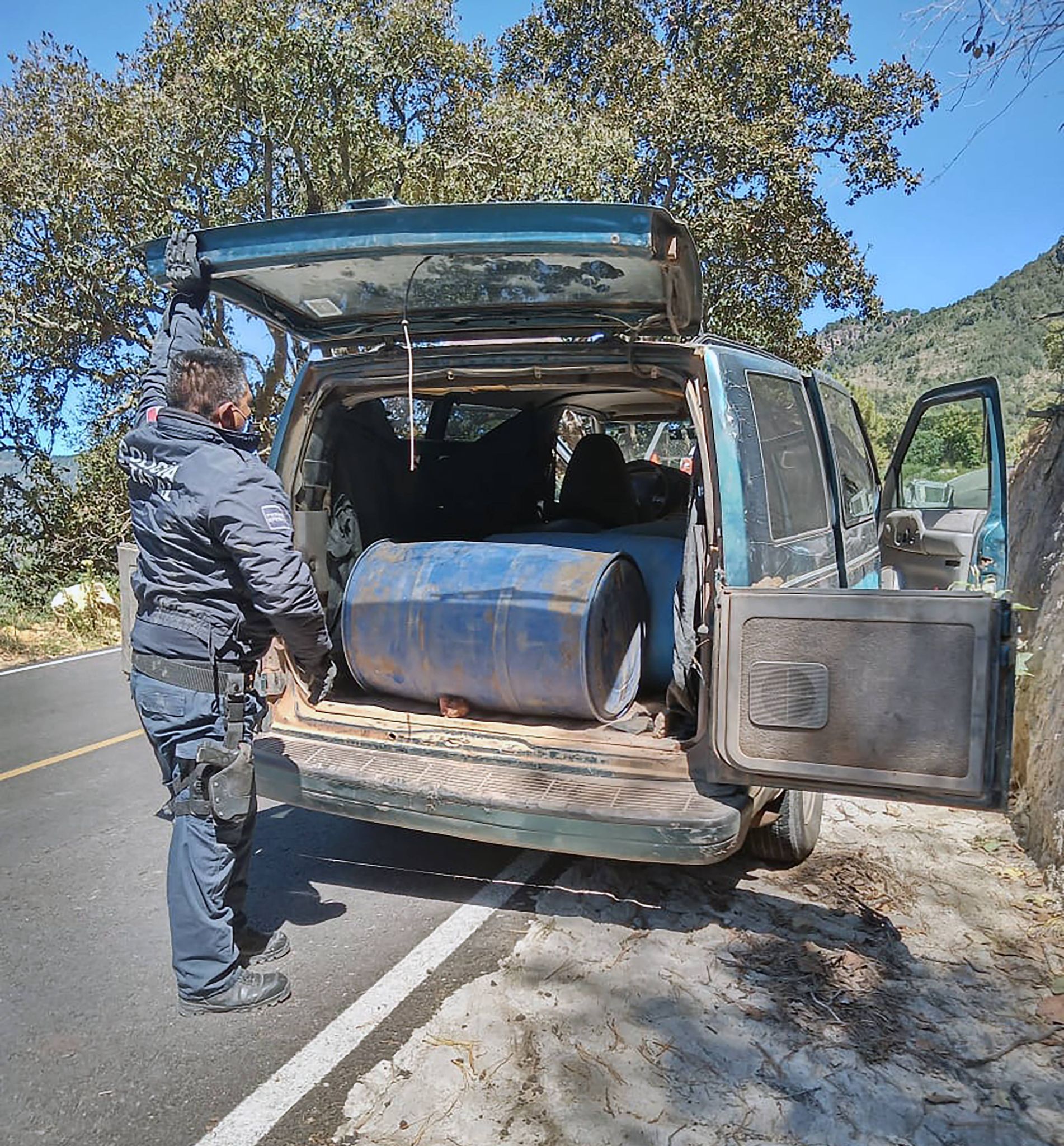 Desde Tlaxcala: SSC asegura una camioneta con hidrocarburo en Tlaxco