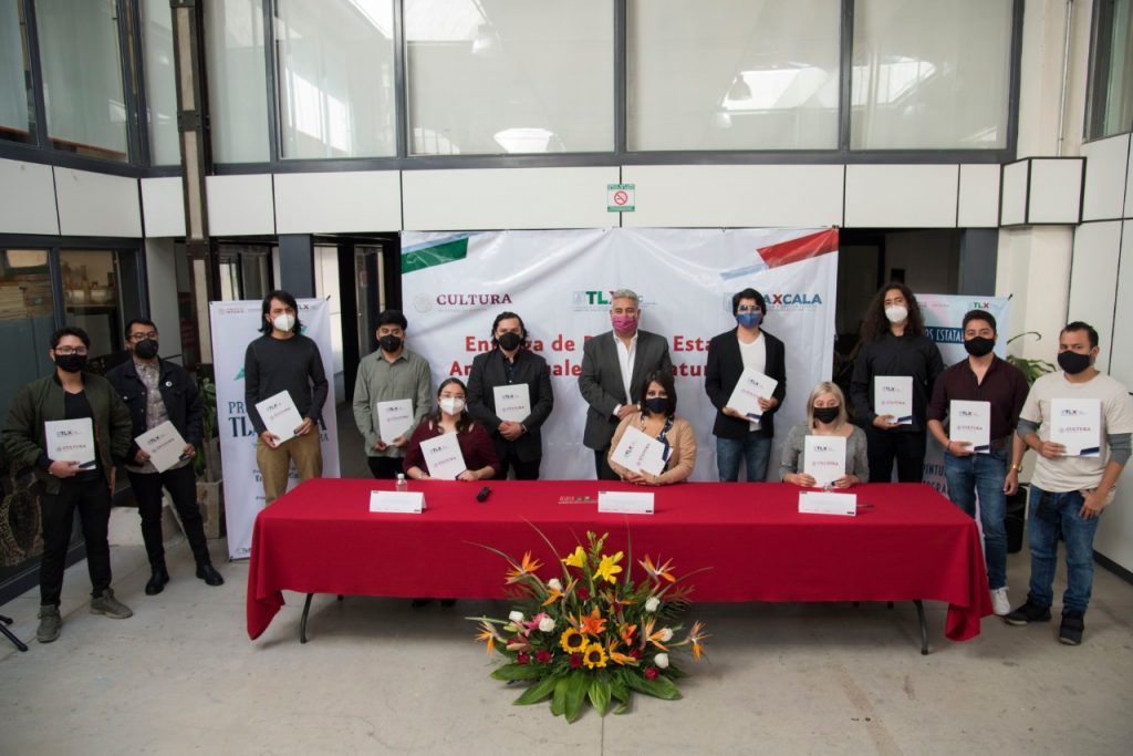Entrega ITC premios estatales de artes visuales y literatura 2020