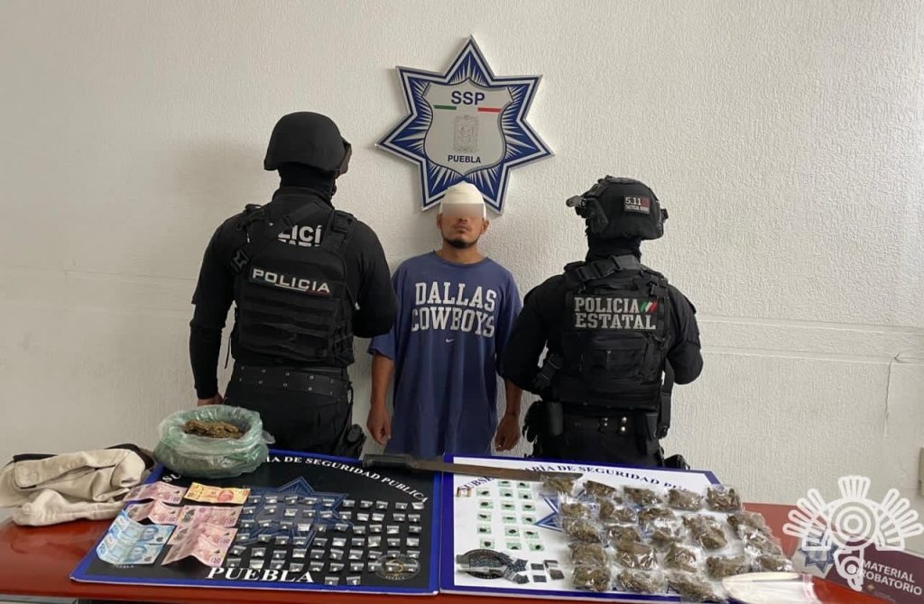 Detienen al presunto responsable de los homicidios de un conductor de combi con una mujer y su hijo en Atlixco