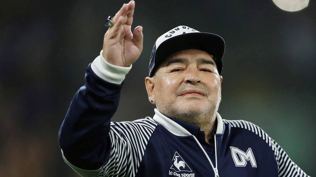 Maradona: “Diego está muy bien, la cirugía fue exitosa”