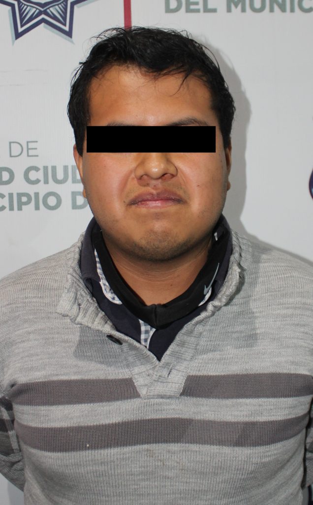 Aseguró Policía Municipal de Puebla más de 80 dosis de aparente droga; dos probables narcomenudistas fueron detenidos.