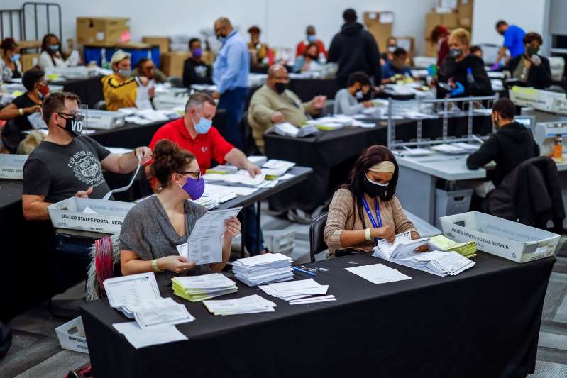El estado de Georgia anuncia que hará un recuento de votos ante los ajustados resultados