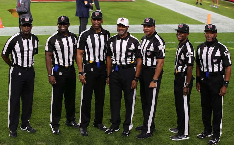 NFL utiliza por primera vez un cuerpo de árbitros afrodescendientes