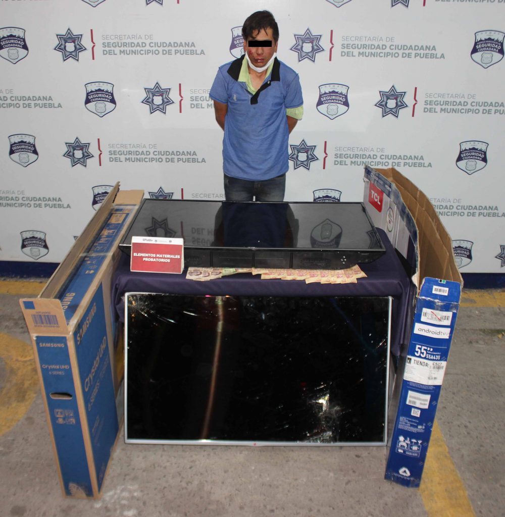 Video desde Puebla: Detuvo Policía municipal a probable defraudador.