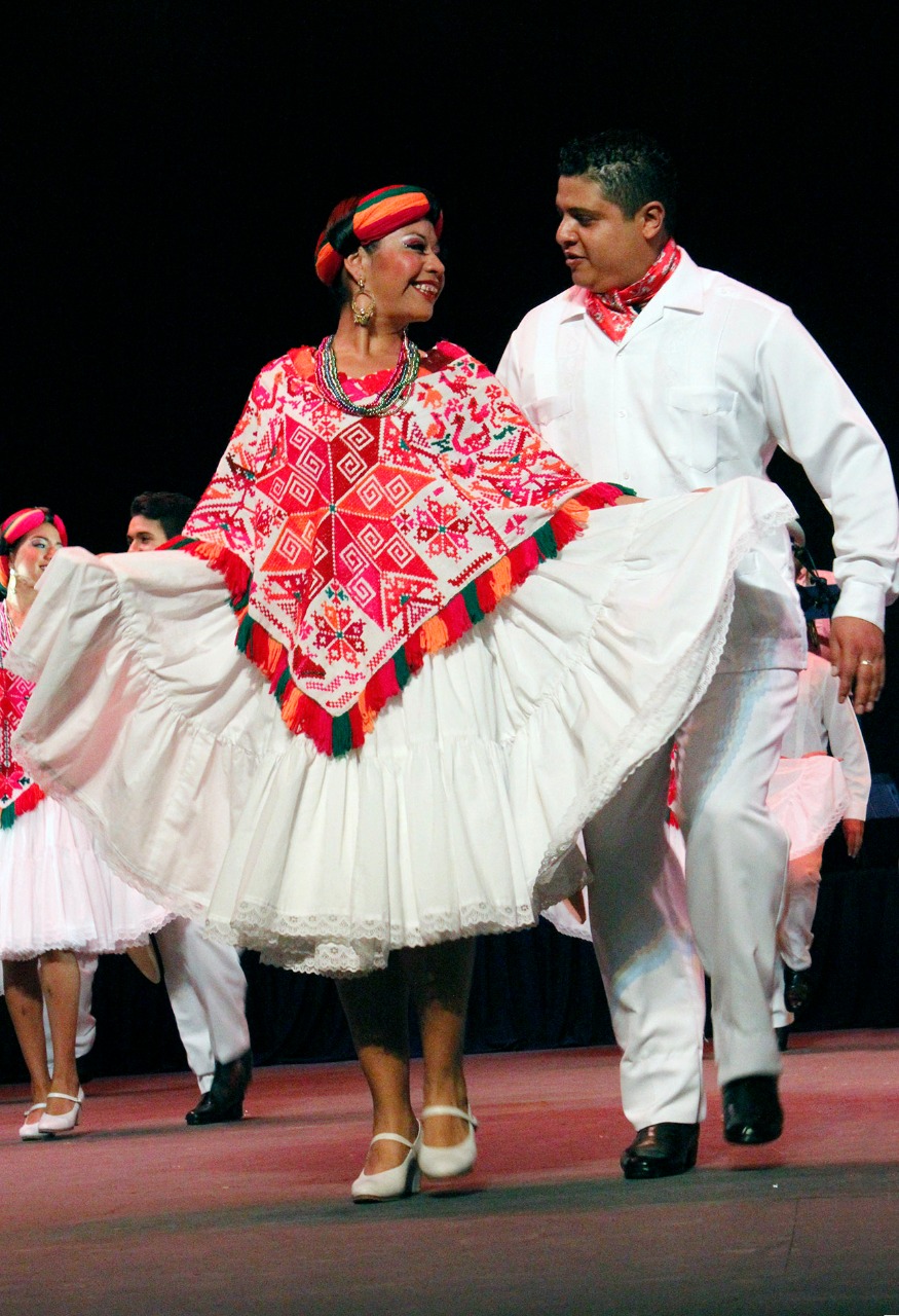 Slam Poetry y Danza Folklórica esta semana en el Cossío