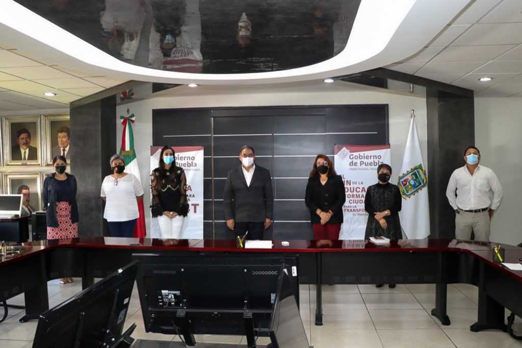 Acuerdan SEDIF y Educación campaña preventiva de embarazos entre adolescentes