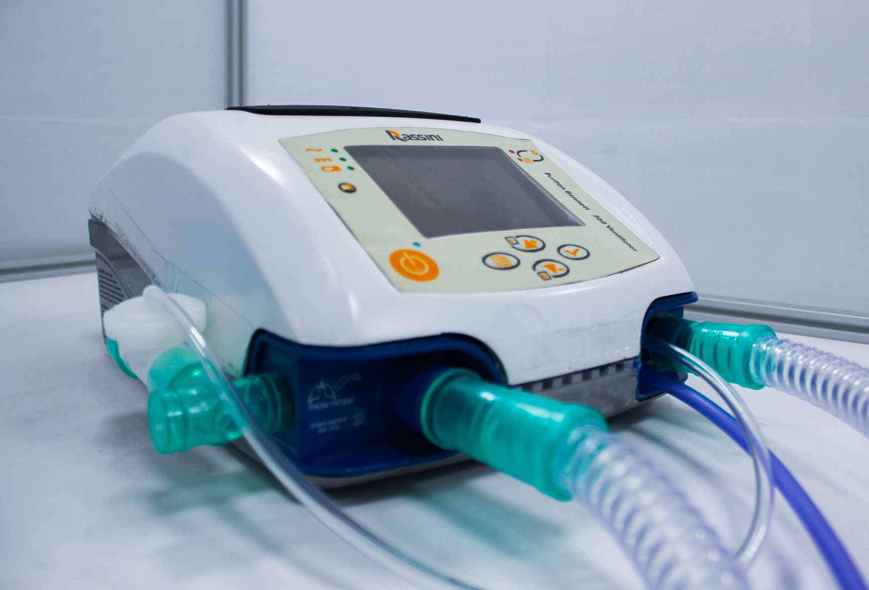 Egresados UDLAP contribuyeron al desarrollo de un ventilador para enfermedades respiratorias
