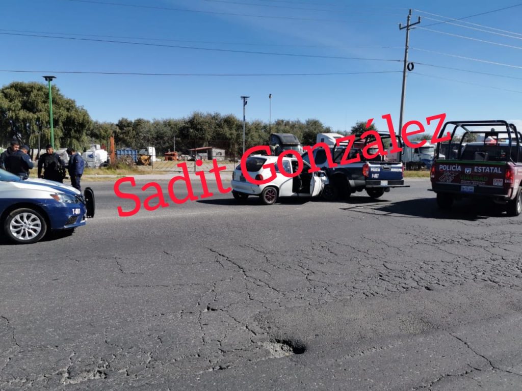 Dos lesionadas en accidente vial provocado por policías de Amozoc