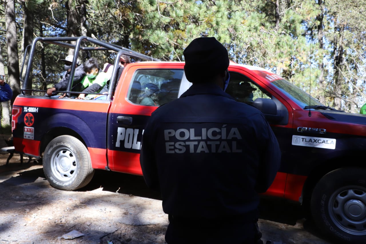 Desde Tlaxcala: Policía de Montaña entrega sanos y salvos con sus familiares a personas rescatadas de la Malinche