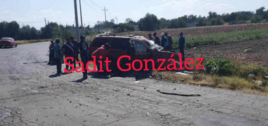 Un lesionado de gravedad, saldo de choque frontal de camión contra camioneta en la carretera Acatzingo-Nopalucan
