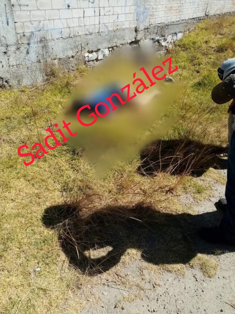Abandonan cadáver semidesnudo de una mujer atrás del panteón de La Resurrección