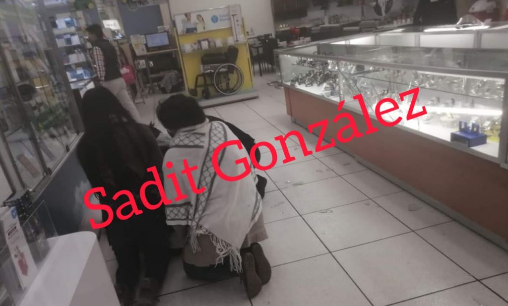 Con lujo de violencia un comando asalta Coppel Amozoc