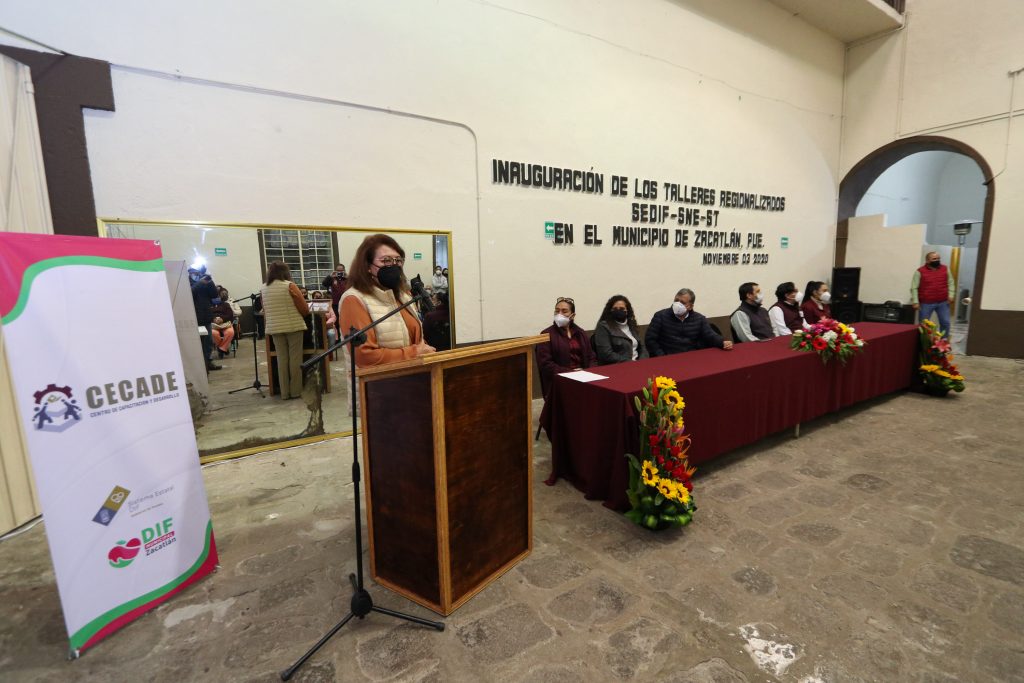 En Zacatlán, SEDIF pone en marcha la regionalización de talleres