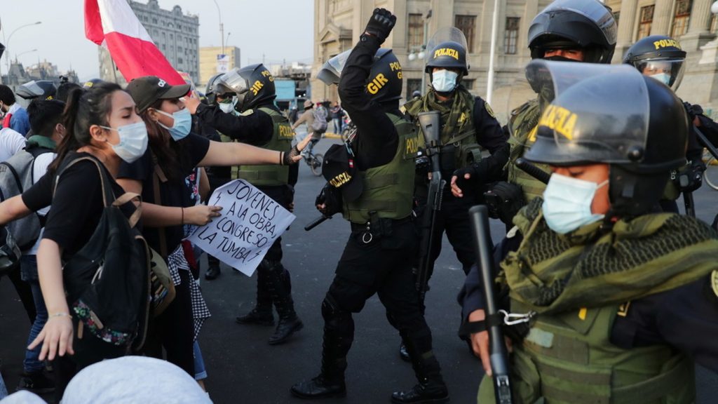 La ONU, preocupada por el uso innecesario de armas no letales en las protestas de Perú