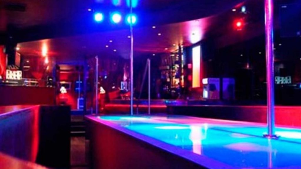 Graban a comandante de Tepeyahualco en table dance clandestino