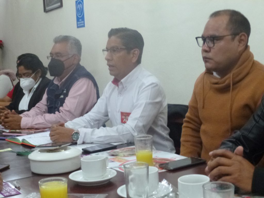 Maestros de Antorcha Magisterial piden ser contratados por la SEP