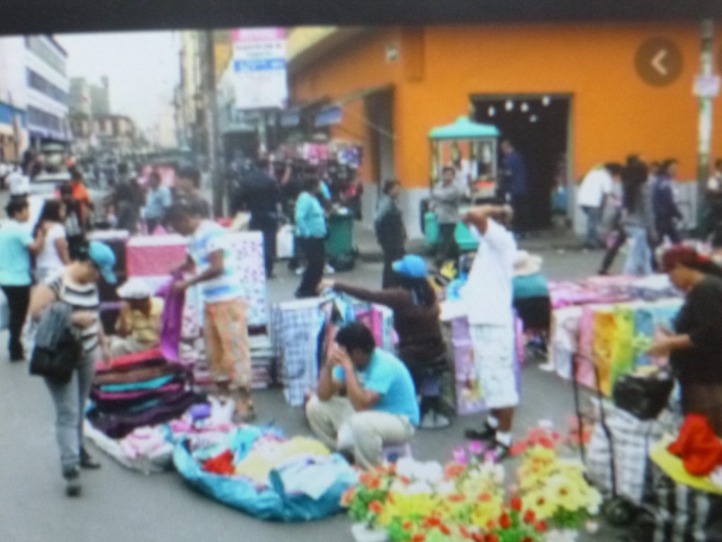 Comerciantes ambulantes de la organización Expresión 2000 exigen cese a las agresiones