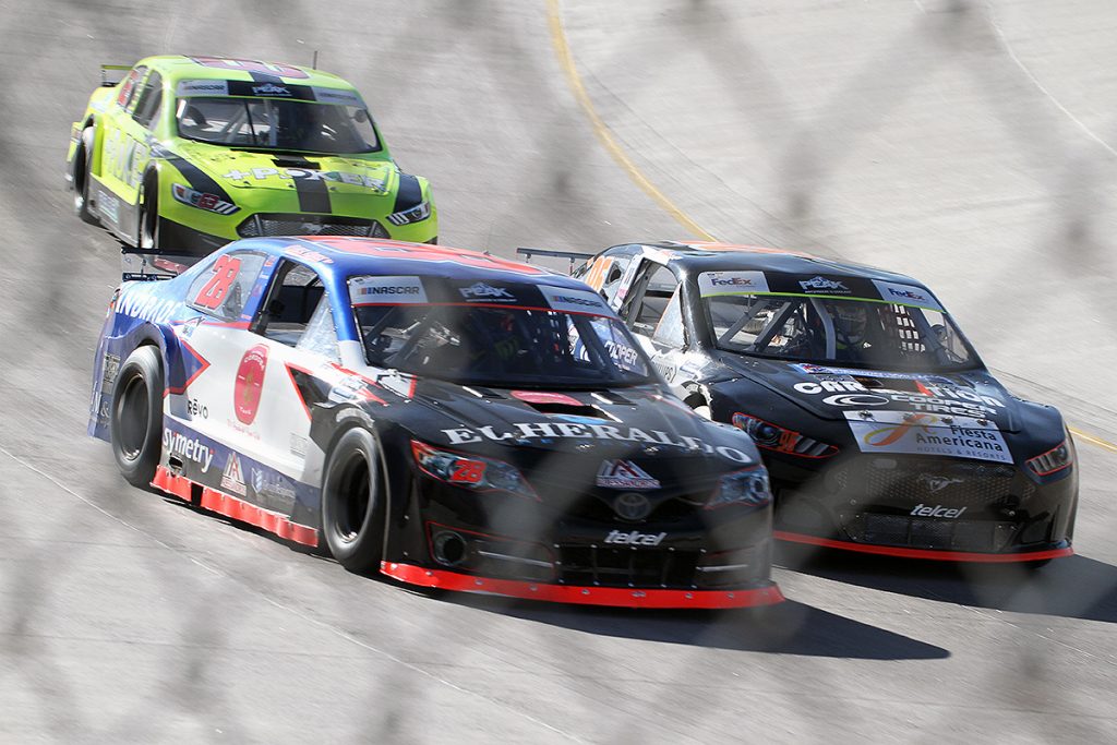 Rubén Rovelo único líder de NASCAR México
