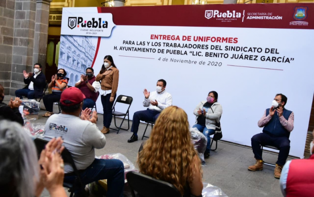 Personal basificado y sindicalizado del Ayuntamiento de Puebla recibe uniformes 