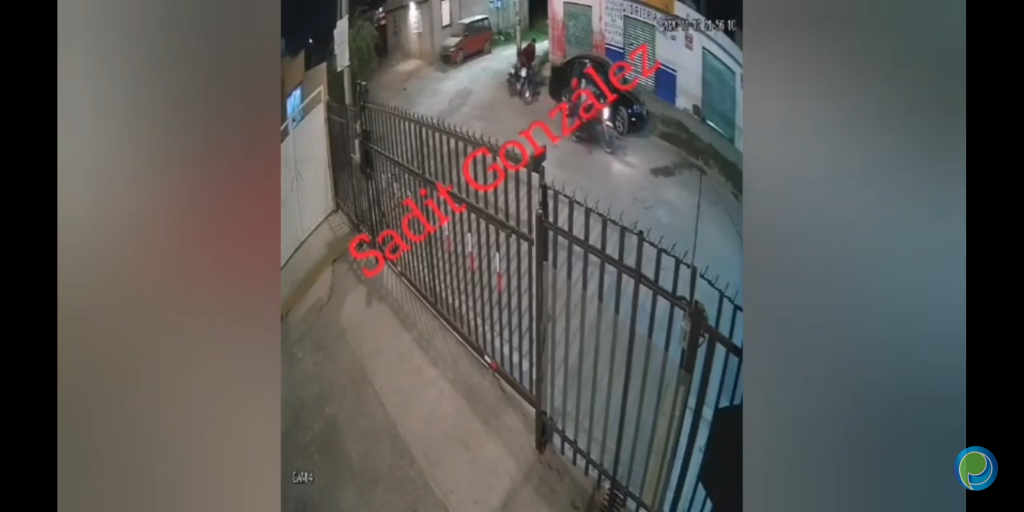 Video desde Puebla: Sujetos en moto asaltan a mujeres en colonia Villa de las Flores en Puebla