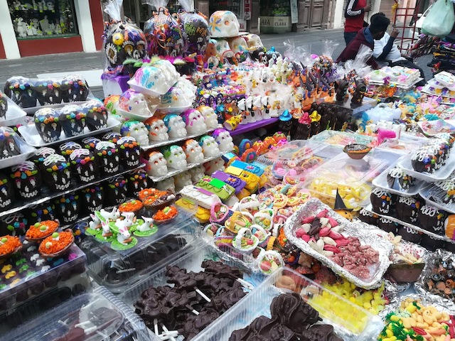 Pérdidas del 40% este año registraron los vendedores de dulces para ofrendas