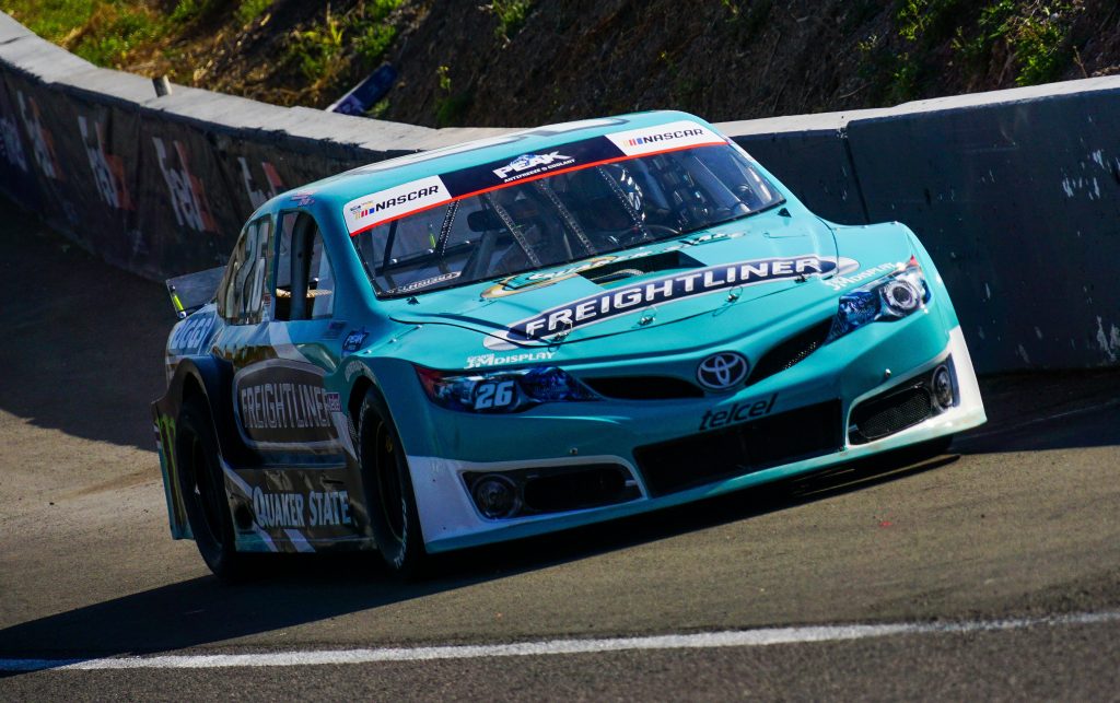 Hugo Oliveras y Rubén Pardo cierran su participación en la décima carrera en los lugares 6 y 7, santiago tovar abandonó tras contacto