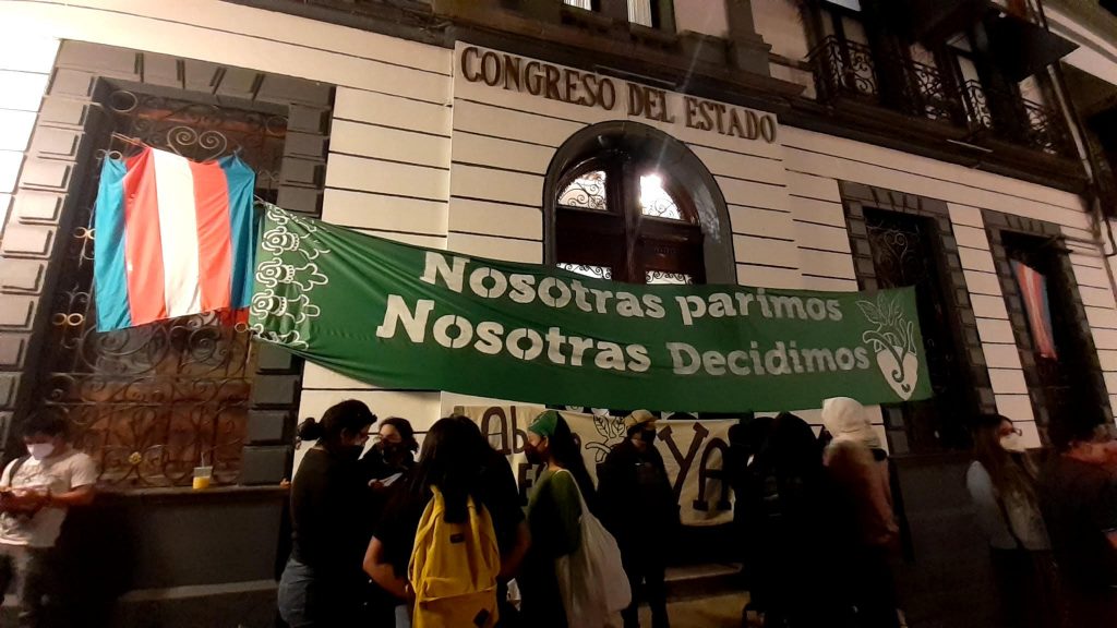 Feministas toman el congreso del estado para que se apruebe la despenalización del aborto