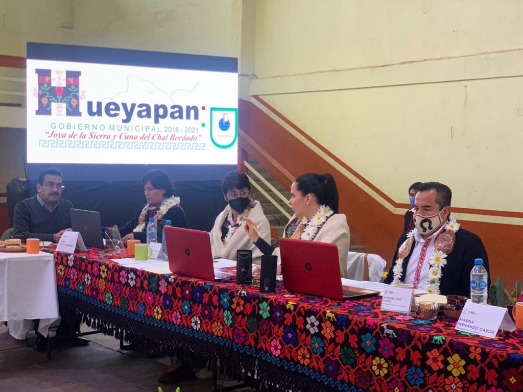 Exhorta Liliana Luna a reconocer los textiles y bordados de Hueyapan como Patrimonio Cultural Intangible