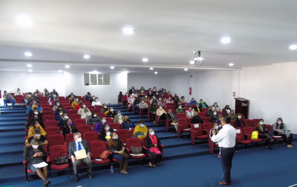 Personal de enfermería hospitalaria de SESA recibe capacitación sobre criterios de Covid-19.