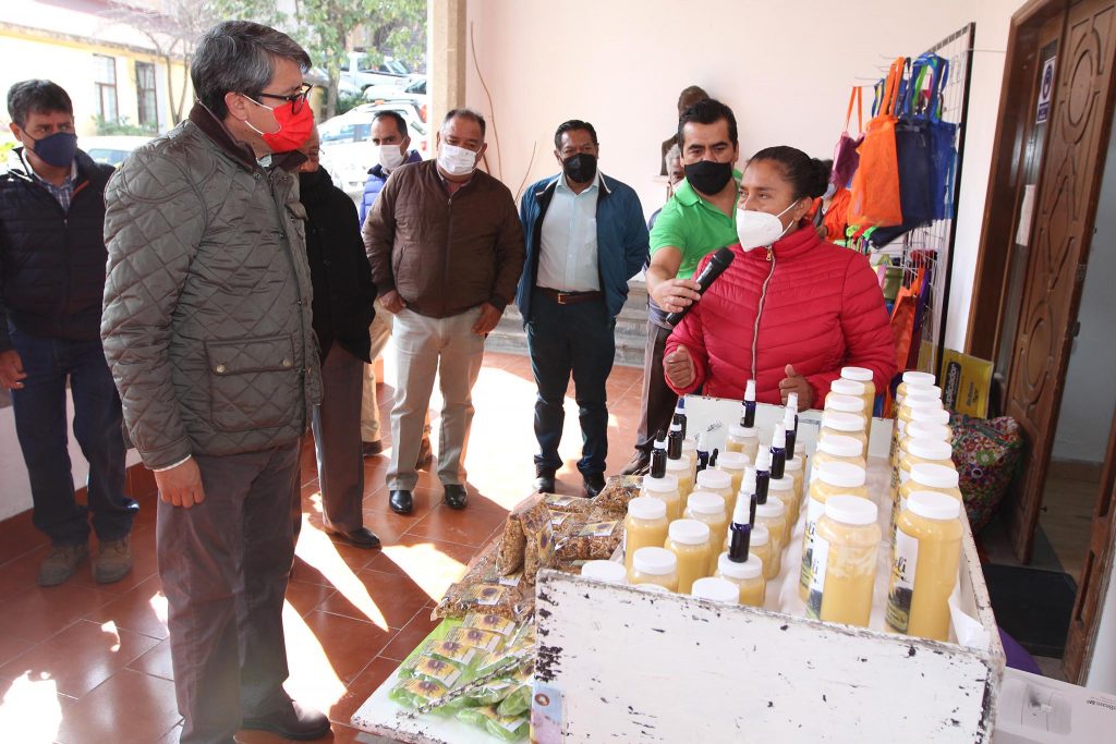 Reactiva tianguis alternativo de productores en instalaciones de la SEFOA 