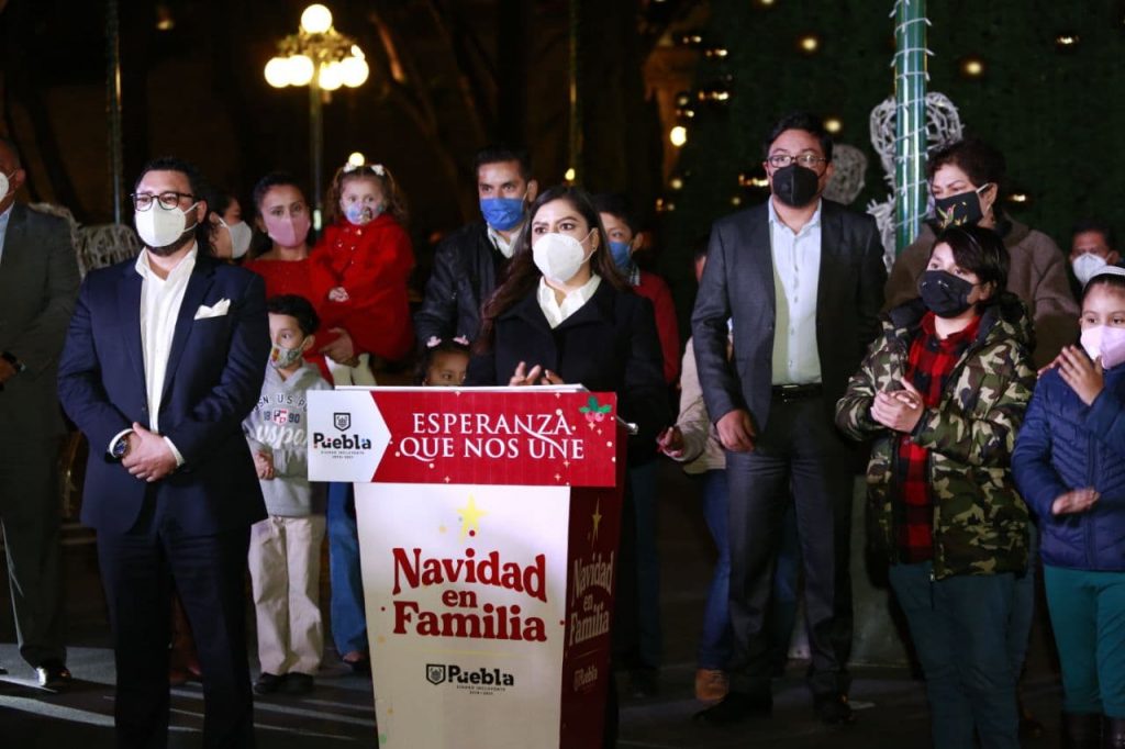 Video desde Puebla: La capital se ilumina para las fiestas decembrinas con más de 5 mil adornos navideños