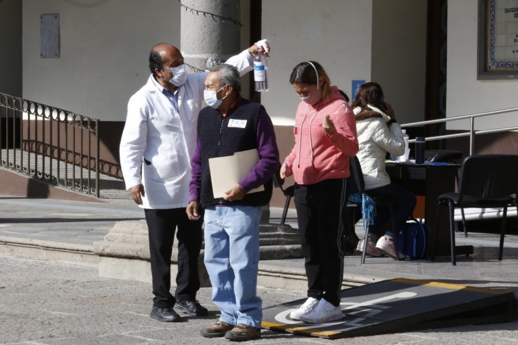 Cierra SEDIF el 2020 con entrega de aparatos auditivos