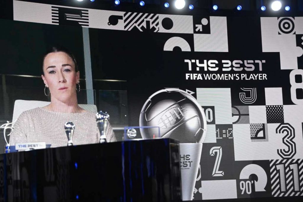 Lucy Bronze es distinguida por la FIFA con el premio The Best