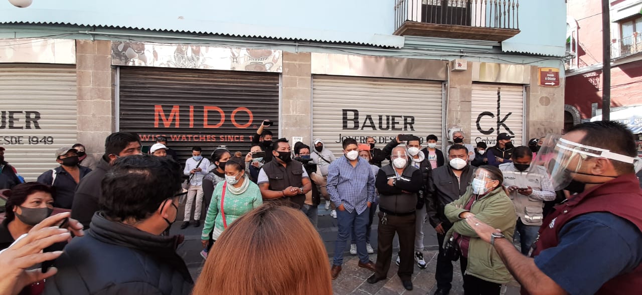 Video desde Puebla: Ambulantes se manifiestan y exigen seguir en las calles…en plena alerta por la pandemia