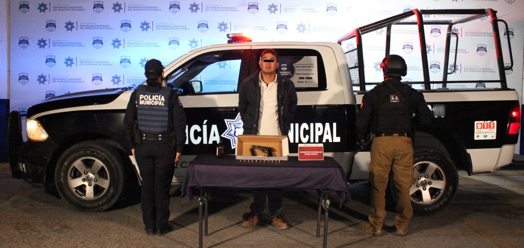 Ubicó y detuvo Policía Municipal de Puebla a hombre por portación ilegal de arma de fuego