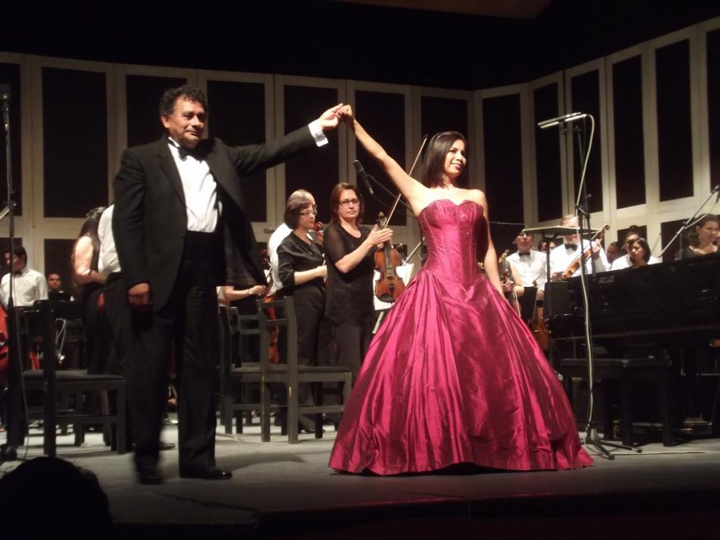 El pianista Alain del Real y la soprano Alejandra Sandoval, en concierto digital de la OSSLP