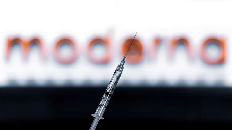 Trump anuncia antes que la FDA que vacuna de Moderna contra el COVID-19 fue aprobada