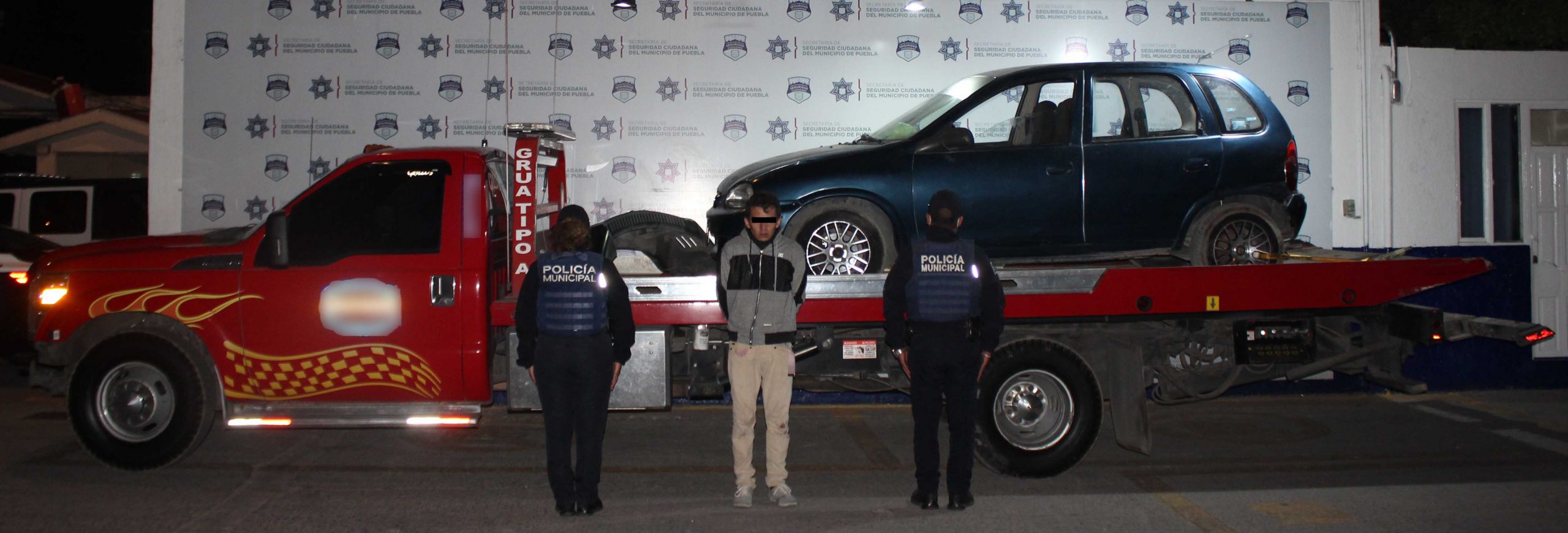 Oportunamente, detuvo Policía Municipal de Puebla a hombre por robo de una grúa y un vehículo 