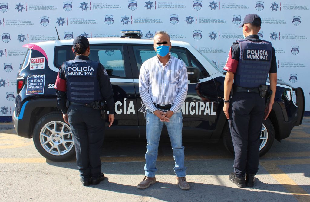 Detuvo unidad de atención a la violencia familiar y género de la SSC de Puebla a hombre por agredir a su ex pareja sentimental.