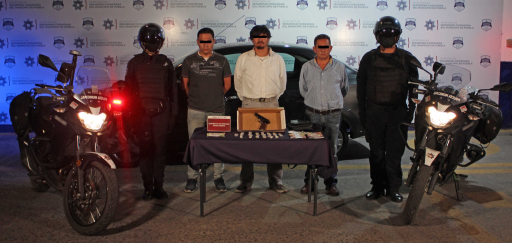Detuvo Policía Municipal de Puebla a tres probables integrantes de la banda “Los escarabajos” presuntamente dedicada al robo de tiendas Oxxo