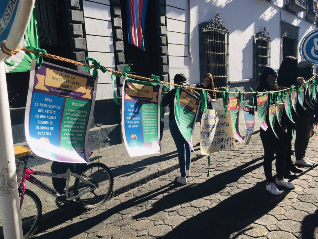 Acuerdan mesa para resolver demandas de activistas que protestan en el Congreso