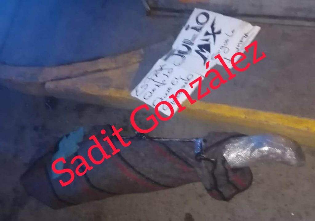 Tiran cadáver envuelto en la Central de Abasto