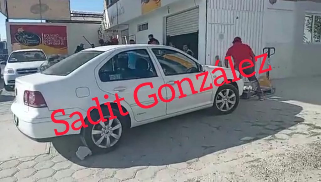 Cajero de Banamex- Tecamachalco les dio 100 mil pesos y luego les preguntó en qué vehículo iban; minutos después fueron asaltados