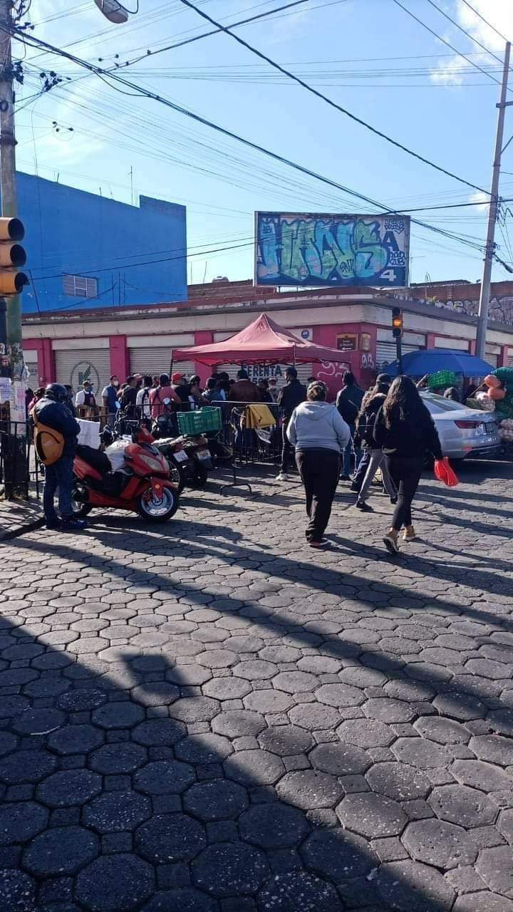 Fotonota: Reportan bronca entre policías y locatarios de mercado de la 7 norte y 16 poniente